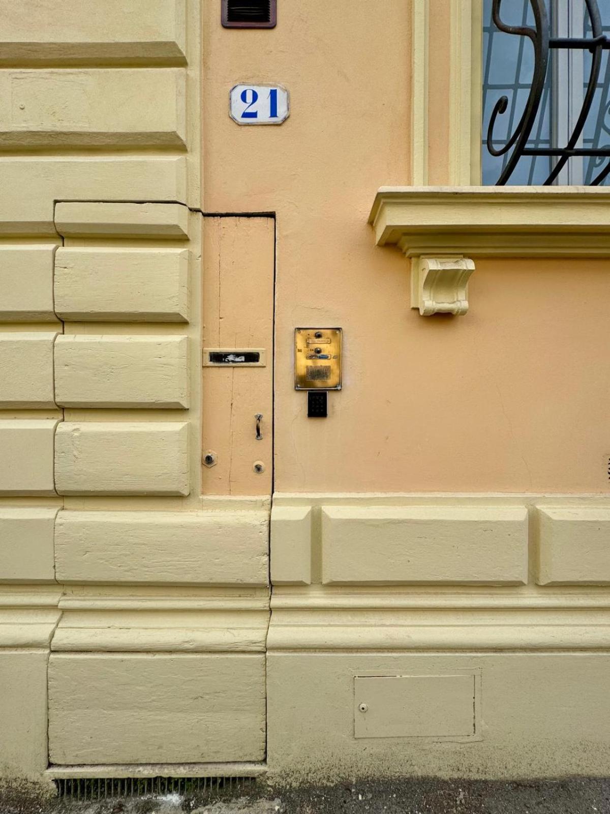 La Casa Di Grace Lägenhet Florens Exteriör bild